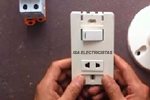 Cómo conectar un interruptor y una toma eléctrica